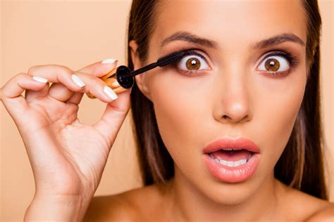 9 Foolproof Mascara Tips Every Woman Needs to Know