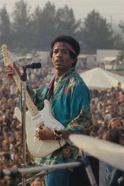 Jimi Hendrix, Woodstock, 1969. : r/OldSchoolCool