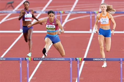 Sydney McLaughlin Breaks The World Record in the 400m Hurdles - Women's ...