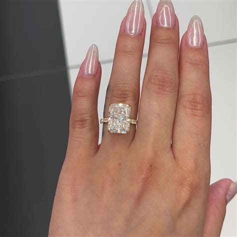 7.5 Ctw Solitaire Radiant-Cut Engagement Ring In 18K Gold – Luxe VVS ...