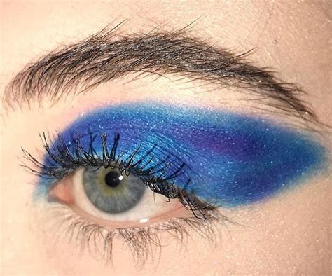 Blue eyeshadow look | Fantasy makeup, Dramatic makeup, Disco makeup