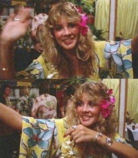 Stevie Nicks Fanpage 🌙🔮 on Instagram: “Stevie in Hawaii living her best life 😜🌴🌺 ” | Stevie ...