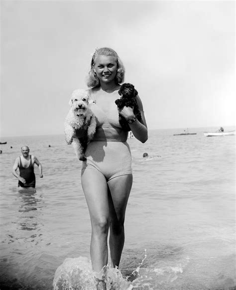 34 Vintage Snapshots Capture People Have Fun on Deauville Beach From the Early 20th Century ...