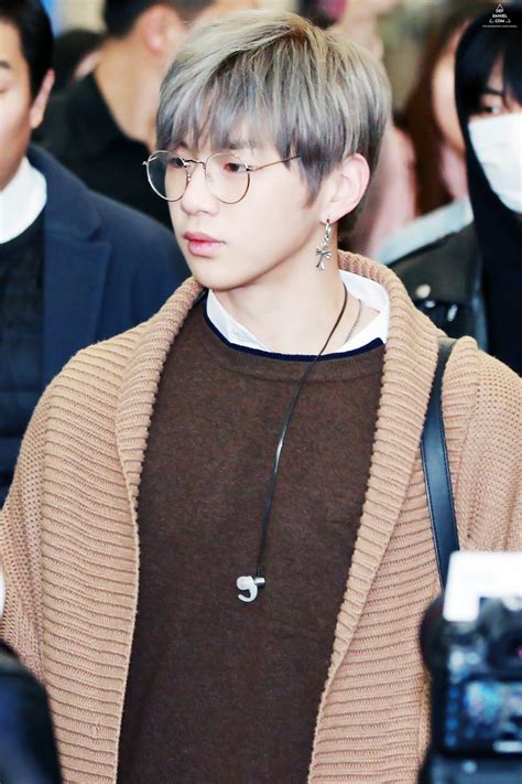 10+ Pictures Of Kang Daniel's Unique Taste In Fashion