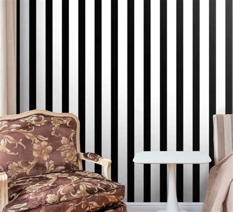 Classic black and white stripes striped wallpaper - TenStickers