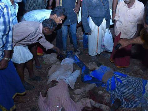 Kollam temple fire: 112 dead, 380 injured; PM Modi, Rahul Gandhi meet injured people - Oneindia News