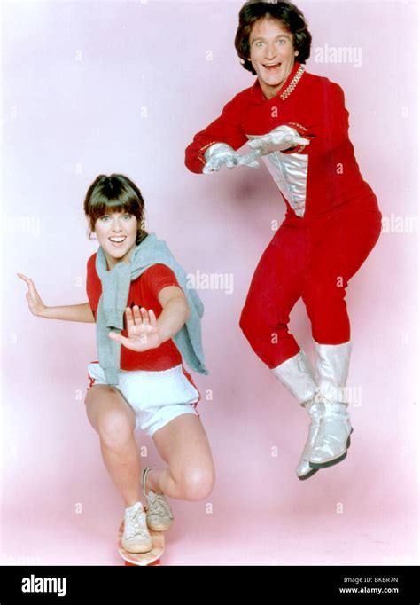 MORK AND MINDY (TV) PAM DAWBER, ROBIN WILLIAMS MKMY 002CP Stock Photo - Alamy