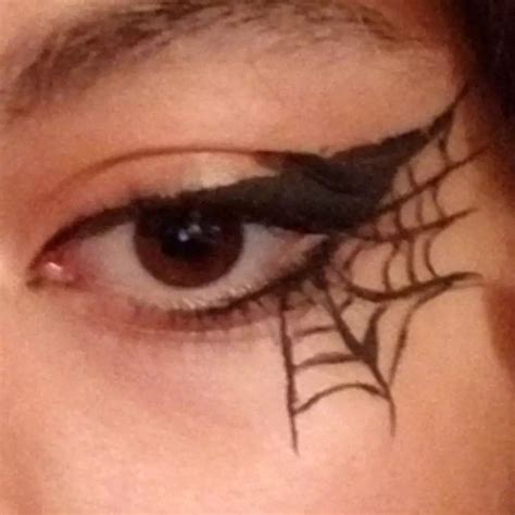 Spider web eyeliner | Makeup eyeliner, Halloween eye makeup, No ...