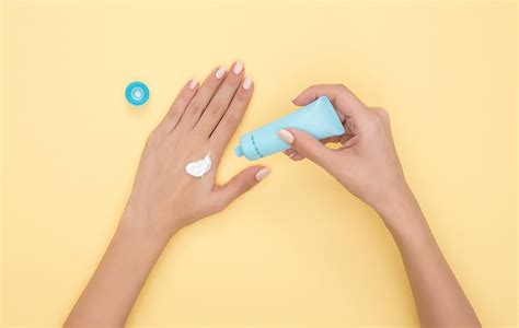 Microplastics in cosmetics like shower gel, creams & Co - CareElite