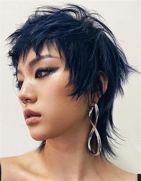 22 New Dramatic Wolf Cut Ideas and Styling Guide - Hairstylery