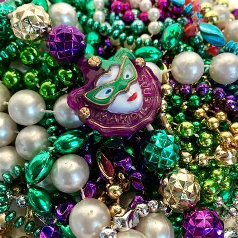 Mardi Gras Throw Beads Lot Premier Necklaces Parade 4 Lbs 50 Pcs Unique in 2019 | Mardi gras ...