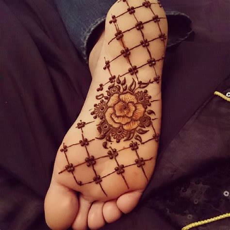 Nighat Kazim on Instagram: “Always a favourite ” | Henna designs feet ...