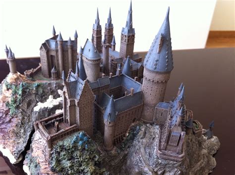 Model Hogwarts | Harry potter castle, Harry potter miniatures, Hogwarts