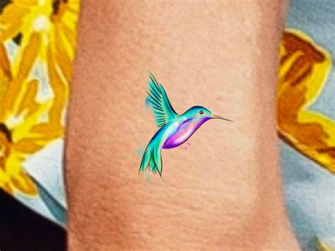 Top 82+ wrist hummingbird tattoo - in.eteachers