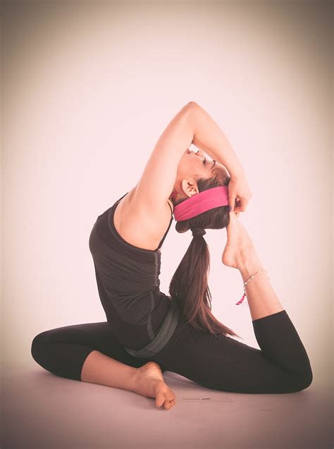 Royalty-Free photo: Woman in black sleeveless shirt doing yoga | PickPik