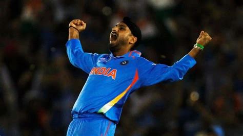 IPL 2021: Harbhajan Singh confirms exit from Chennai Super Kings | NewsBytes