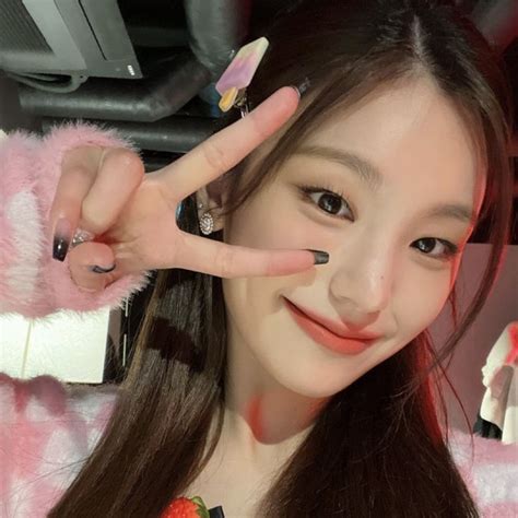 hwang yeji itzy selca pfp icon #kpop | Itzy, Girl icons, Kpop girls