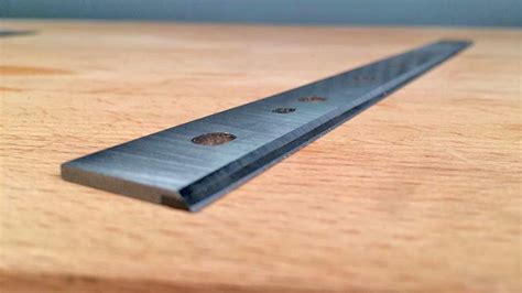 Can Dewalt 735 Planer Blades Be Sharpened? - The Habit of Woodworking