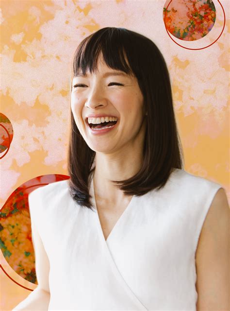 Marie Kondo Shows Us How To Fold Everything (Yes, Even A Fitted Sheet) | Marie kondo, Konmari ...