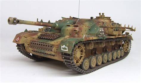 World In Miniature: Kit Review: Academy (Tamiya) StuG IV, #1332