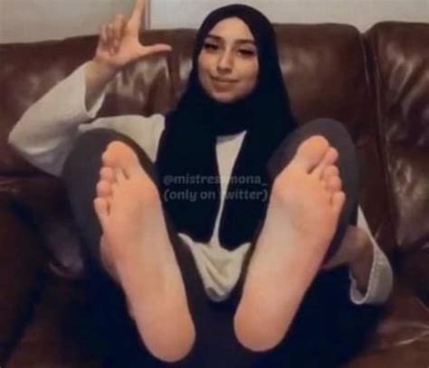 Hijab feet : r/Feetaddicted