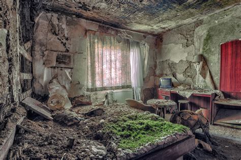 abandoned decay bedroom in a hotel - The Phoblographer