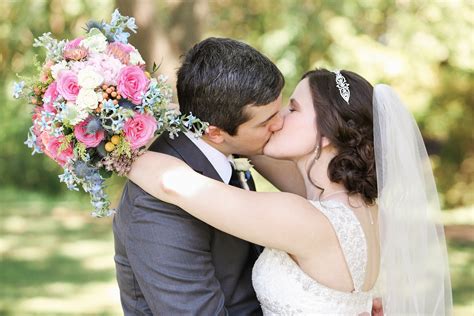 Wedding Kiss | equinox photography evansville indiana wedding photographer