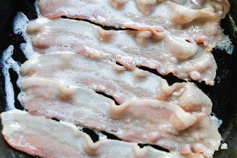 How To Cook Bacon In Cast Iron Pan - Recipes.net