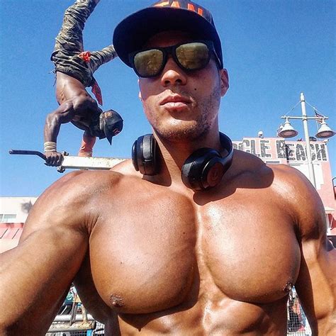 Ike Catcher Who Is A 6'9" ft Tall Calisthenic Bodybuilder Takes Us Through A Muscle Beach ...