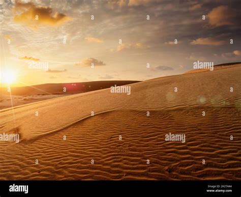 White sand dunes on sunrise, Mui Ne, Vietnam Stock Photo - Alamy