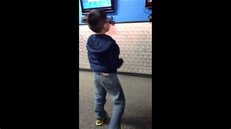 Kid doing the pee pee dance in public got to watch - YouTube