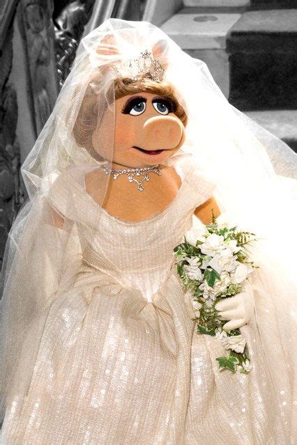 See Miss Piggy’s Westwood Wedding Dress | Miss piggy, Movie wedding ...