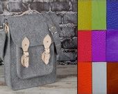 Felt Laptop 17 inch vertical backpack with pocket by etoidesign