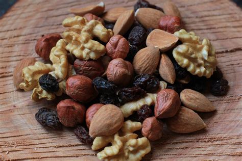 AMANDES, NOIX, NOISETTES: QUELS SONT LES BIENFAITS DE SES FRUITS SEC? - Milinus