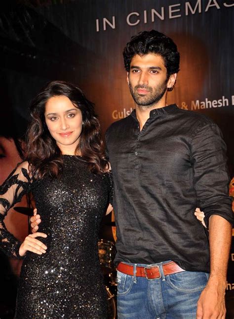 Aditya Roy Kapur And Shraddha Kapoor - DesiComments.com