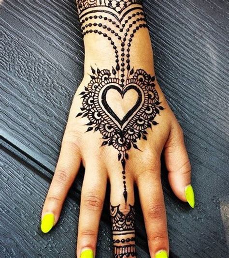 10 Best And Simple Heart Henna Designs To Try In 2023