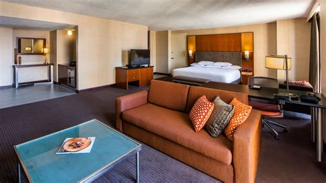 Hotel Suites in Downtown Chicago | Hyatt Regency Chicago