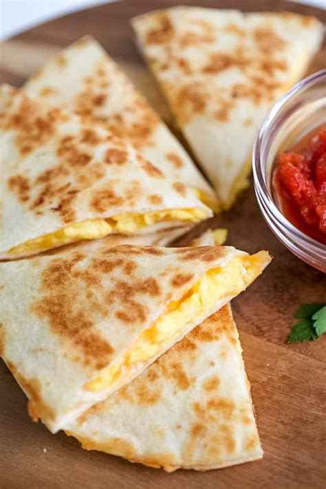 Breakfast Quesadillas are a fast and easy breakfast recipe! Perfect for ...