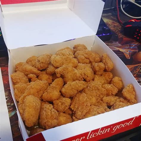 How many calories do you this is in KFC Extra Large Popcorn Chicken Nuggets Box for $10?? : r ...