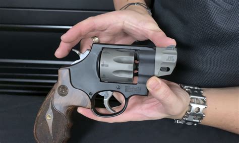 Smith & Wesson 327 Performance Center - Concealed Carry Channel