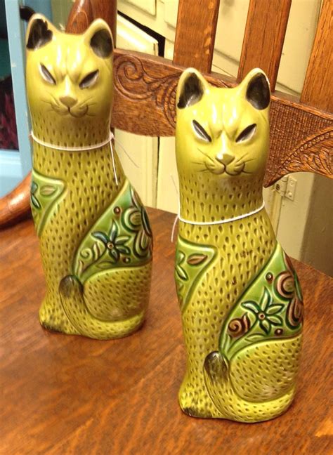 Vintage ceramic cat figurines | Vintage ceramic, Figurines, Vintage items