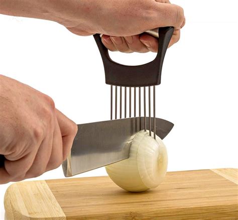 Pronged Onion Holder Helps Slice Onions Quickly and Easily