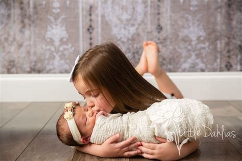 Newborn photo, siblings, sister love, baby kisses, Little Dahlias ...