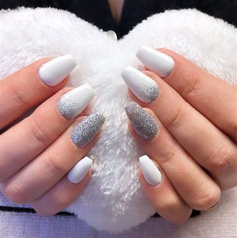 Trend White Winter Nails: per chi non vuole rinunciare al bianco in inverno | Unghie gel, Unghie ...