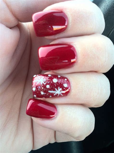 25 Christmas Nail Ideas to Try - Pretty Designs