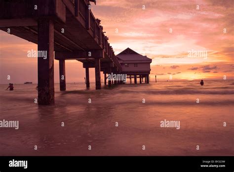 Pier 60 hi-res stock photography and images - Alamy