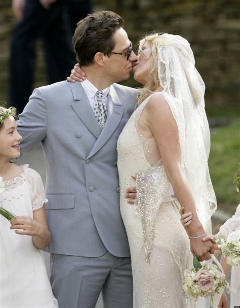 Awkward Wedding Kiss: The Most Uncomfortable Smooches Of All Time (PHOTOS) | HuffPost