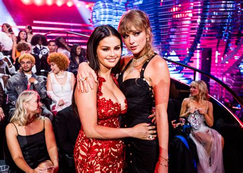 Taylor Swift and Selena Gomez Hung Out and Took Selfies, as BFFs Do | Glamour