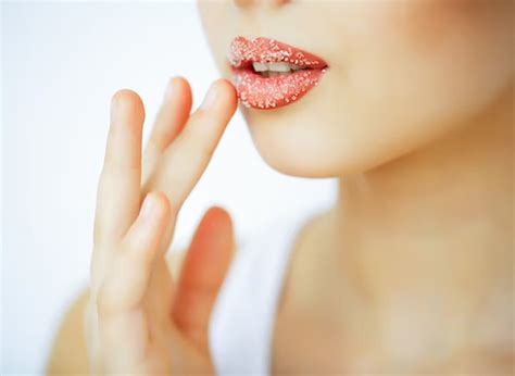 Benefits Of Using A Lip Scrub | HerZindagi