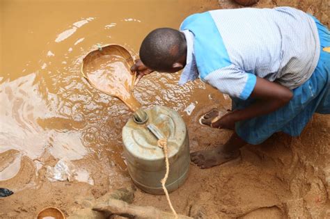 Muli collecting the dirty water – Amref Health Africa in Kenya